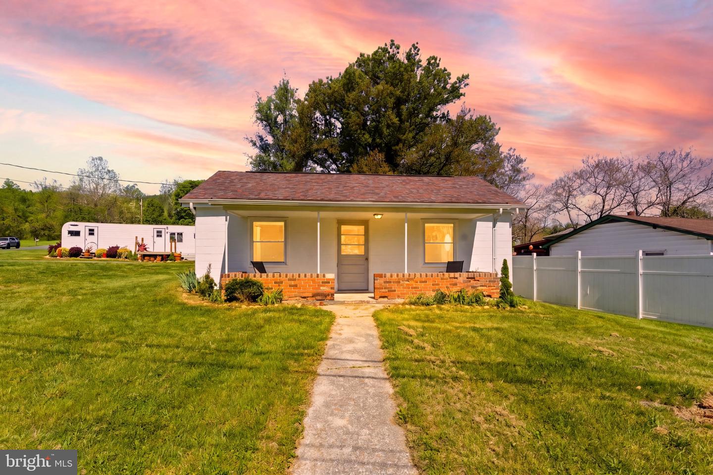 1505 Loop Road, Gerrardstown, WV 25420