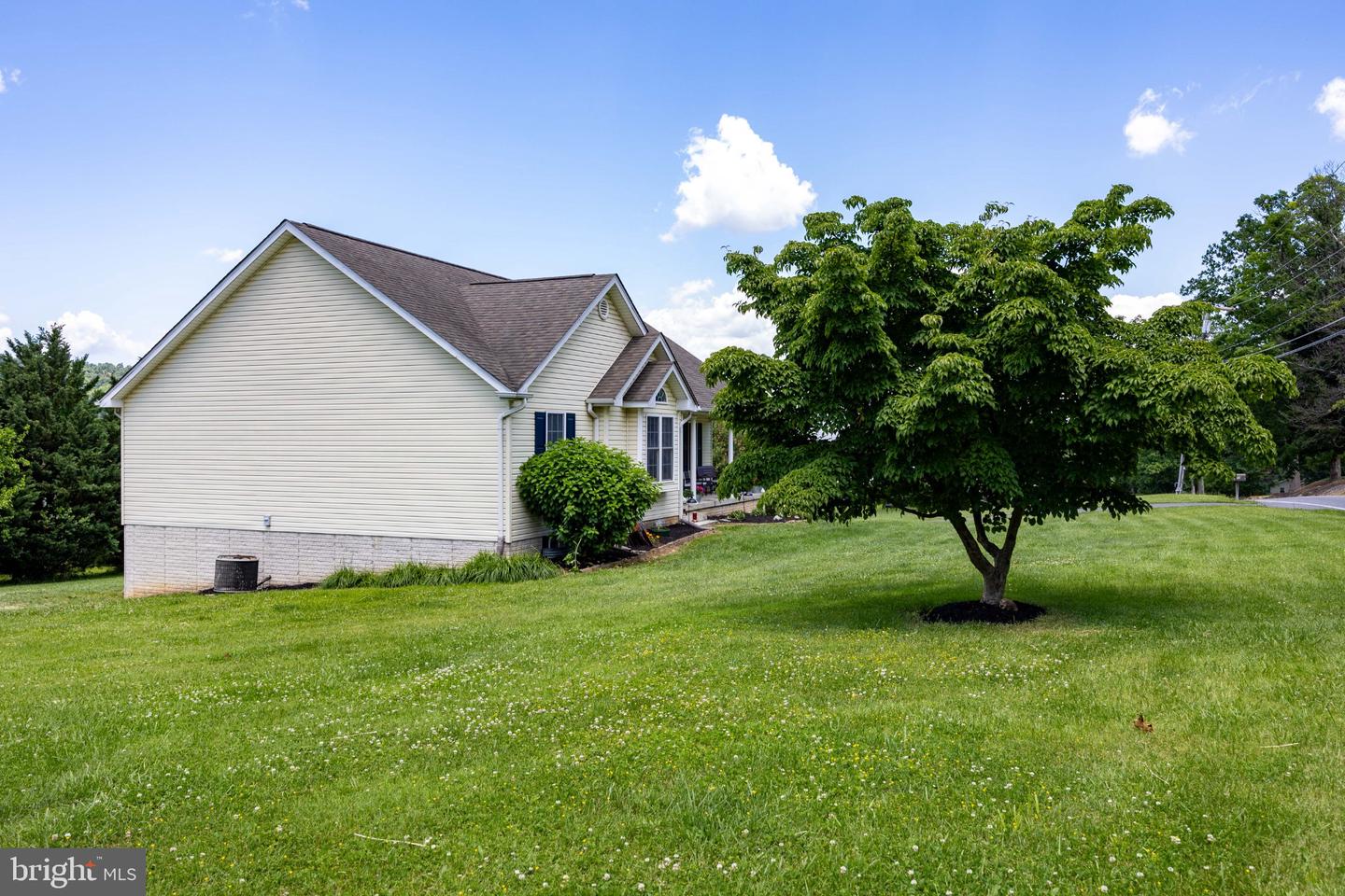 677 Ridge Road S, Martinsburg, WV 25403 — photo 2