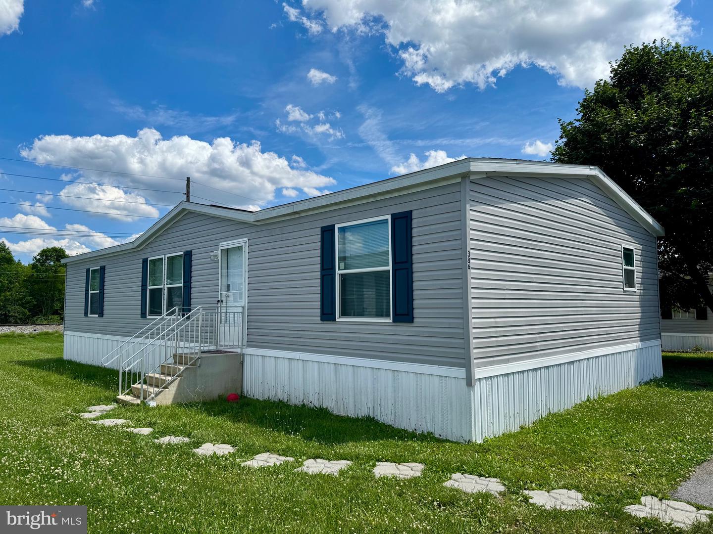386 Royal Crest Dr — photo