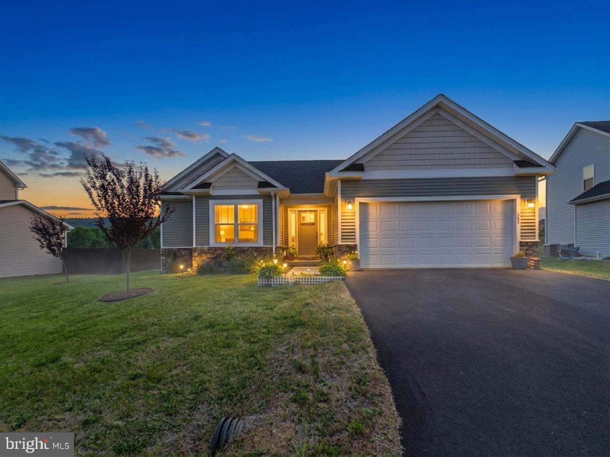 185 Twickenham Dr — photo