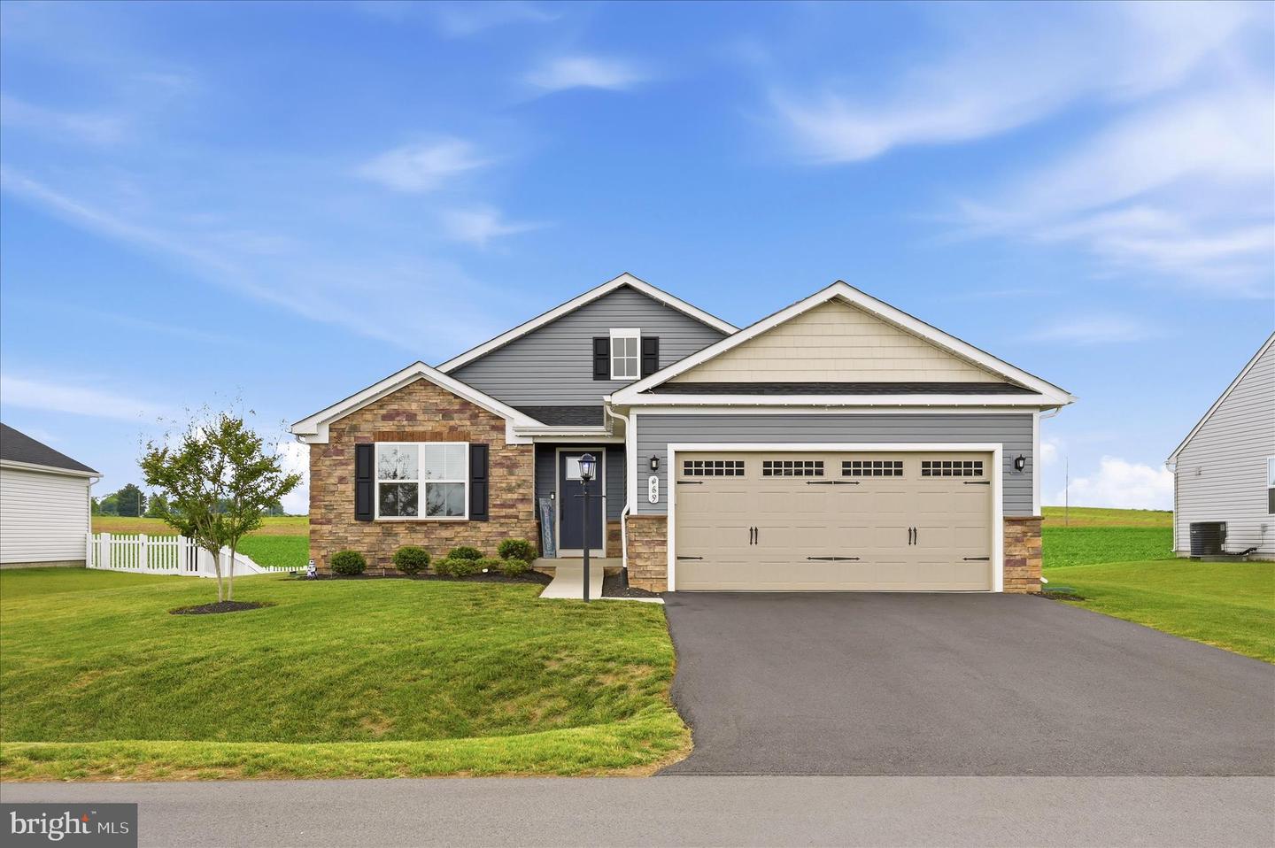 469 Perspective Pl — photo