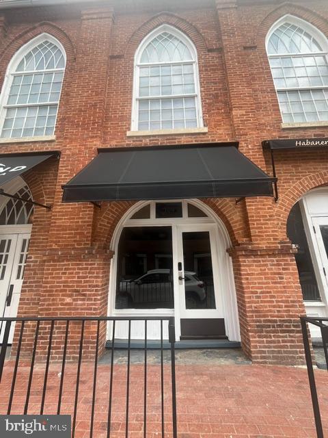 108 W Burke St — photo