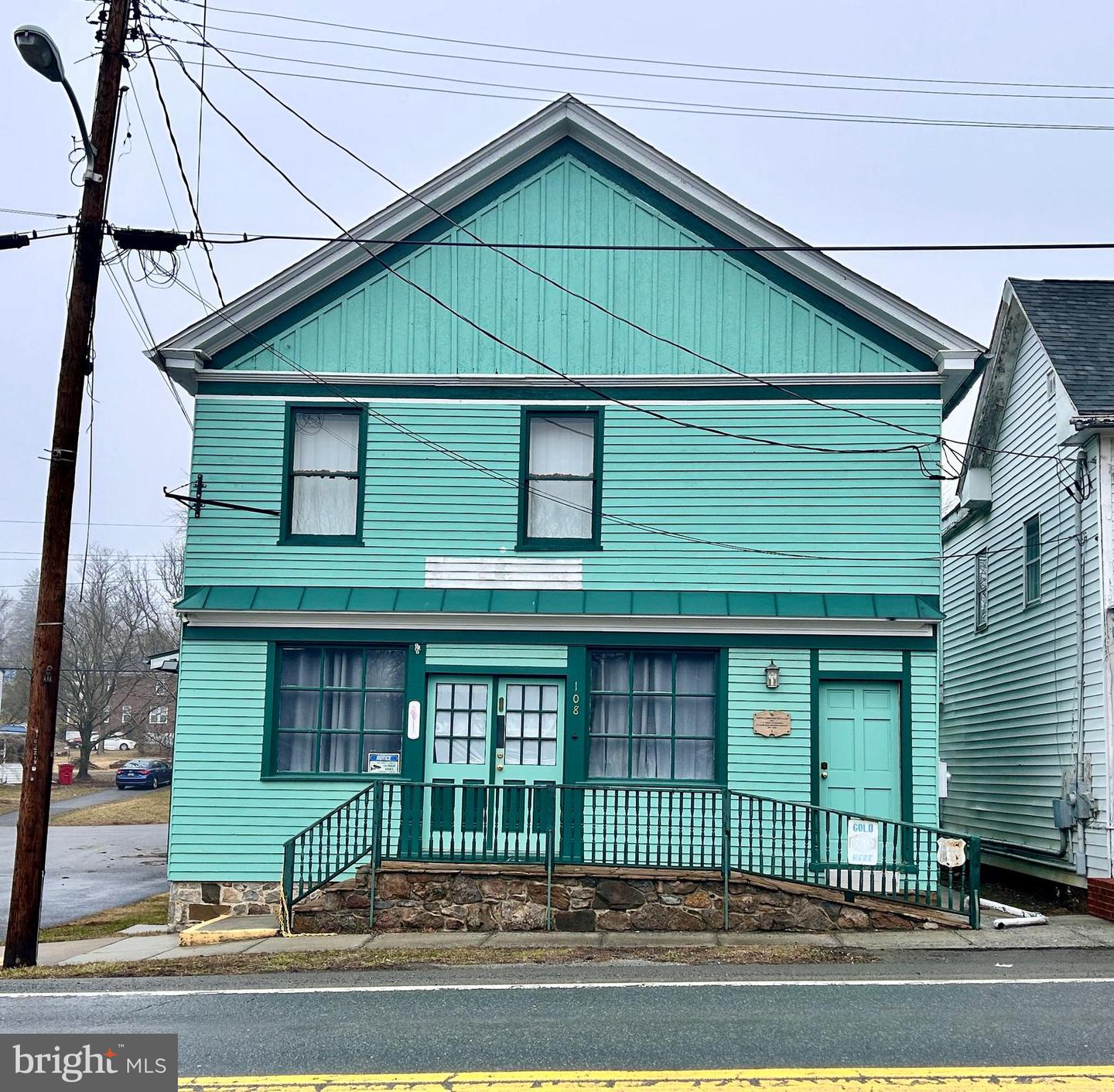 108 W Main St — photo