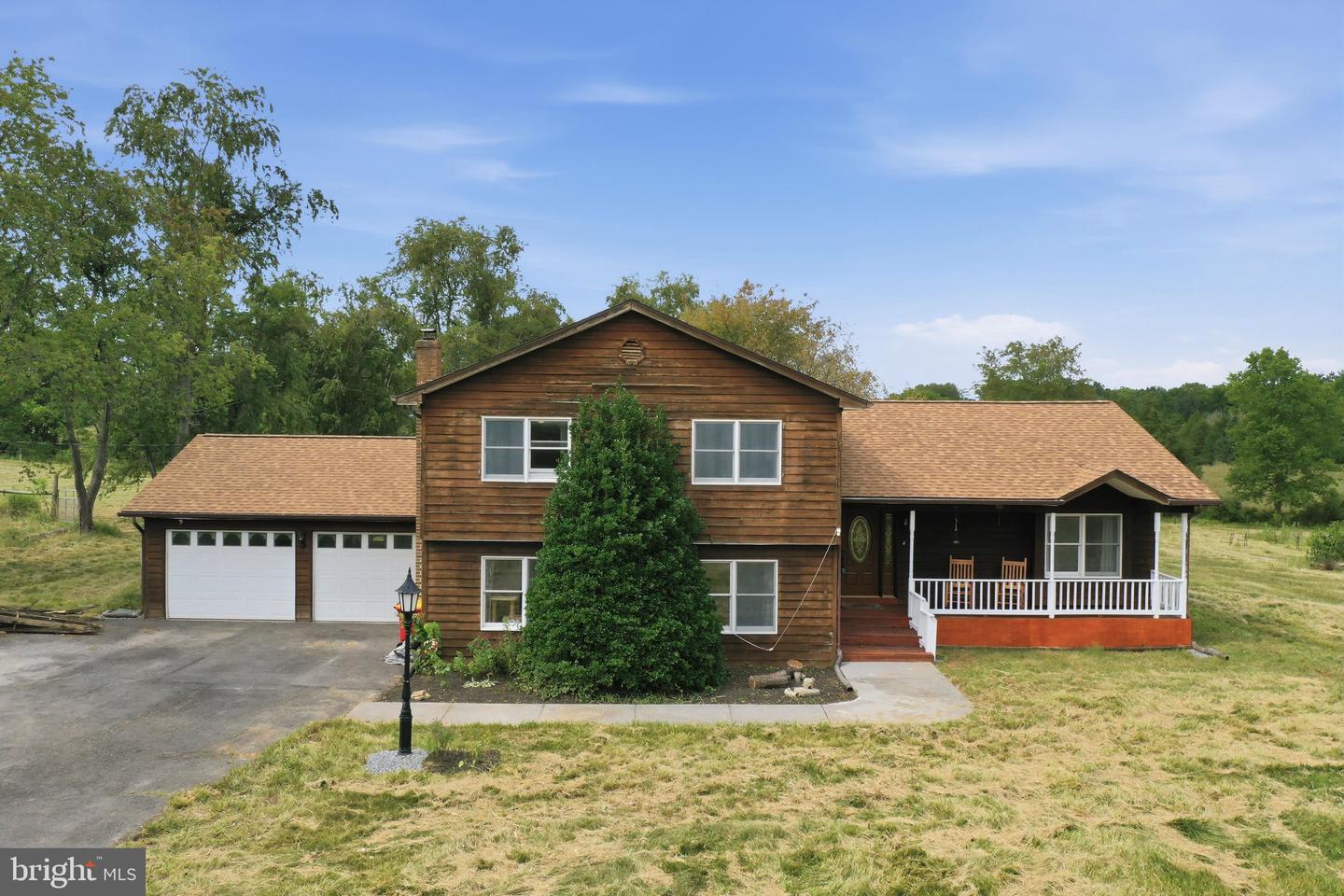 598 White Oaks Dr — photo