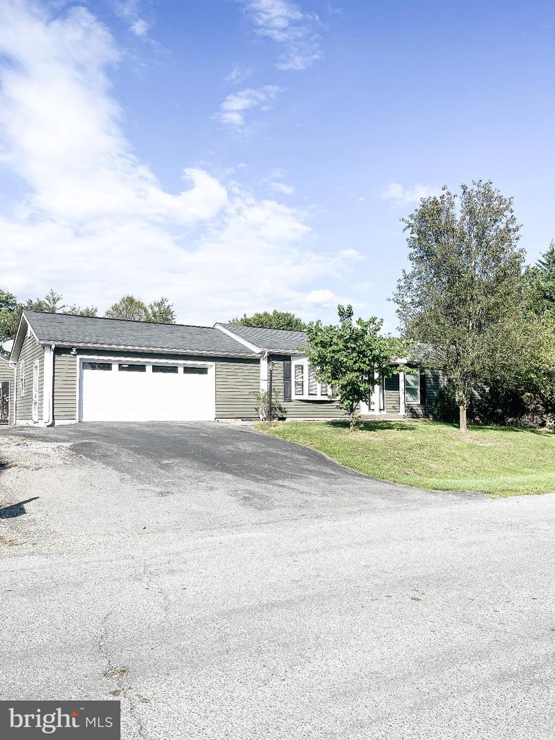 33 Whirlwind Dr — photo