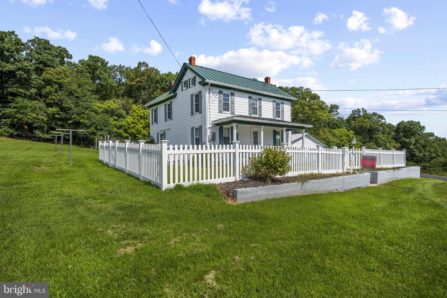 1195 Loop Rd — photo