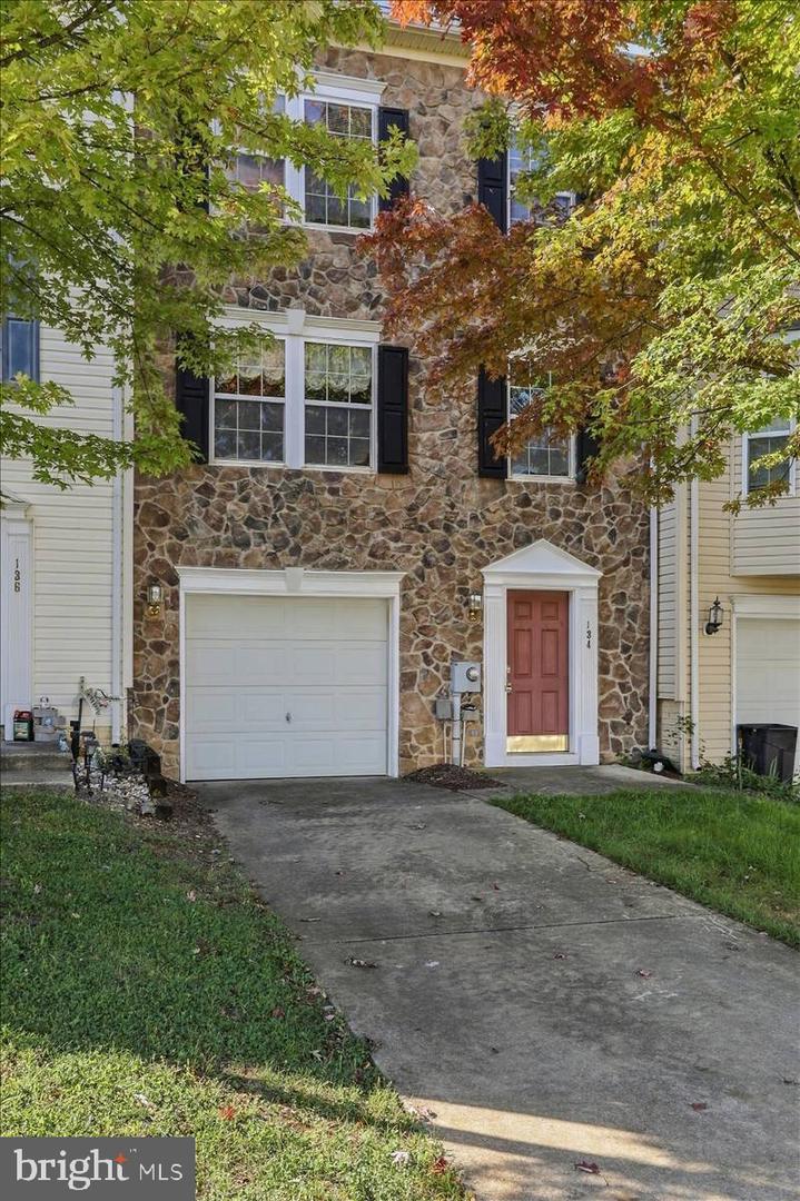 134 Raphael Ct — photo