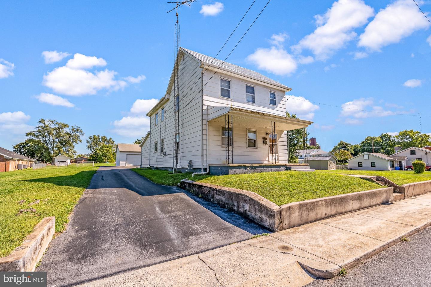 415 E Moler Avenue, Martinsburg, WV 25404 — photo 2