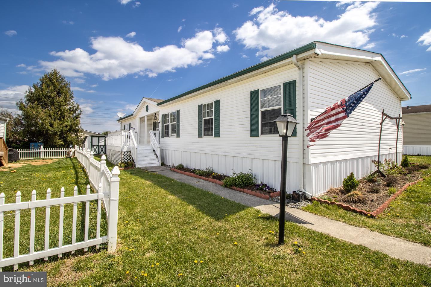 52 Crown Ct — photo