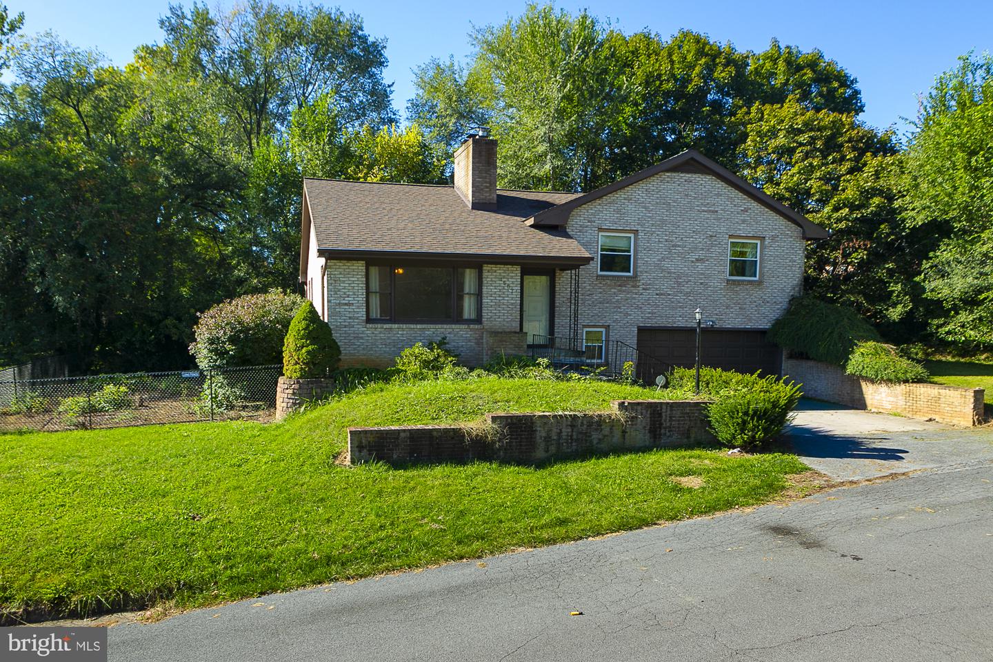 1507 W Race St — photo