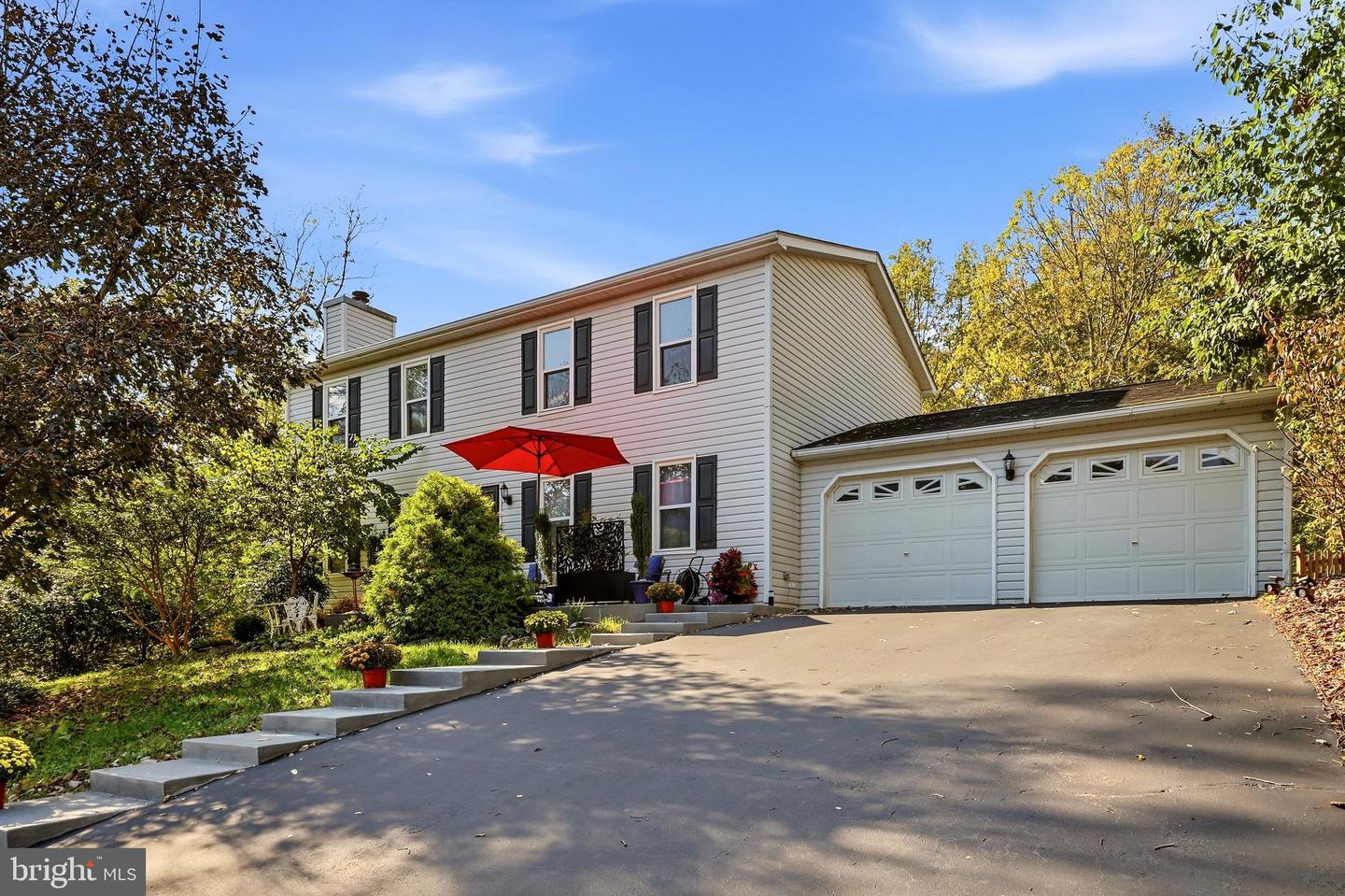 904 Hickory Ct — photo
