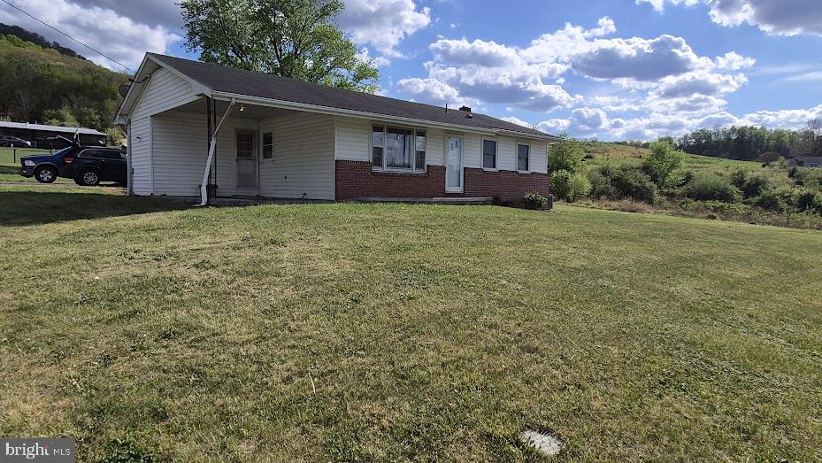 70 Greenwood Dr — photo
