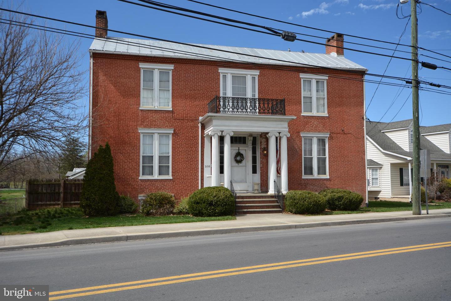 208 N. Main St — photo