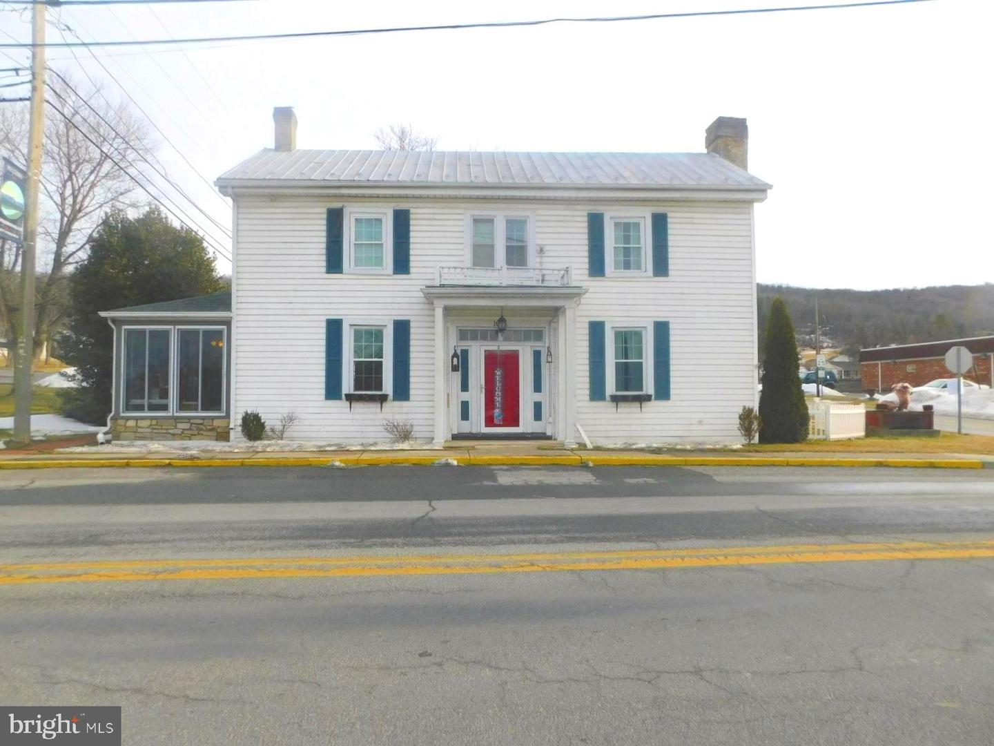 105 E Main St — photo