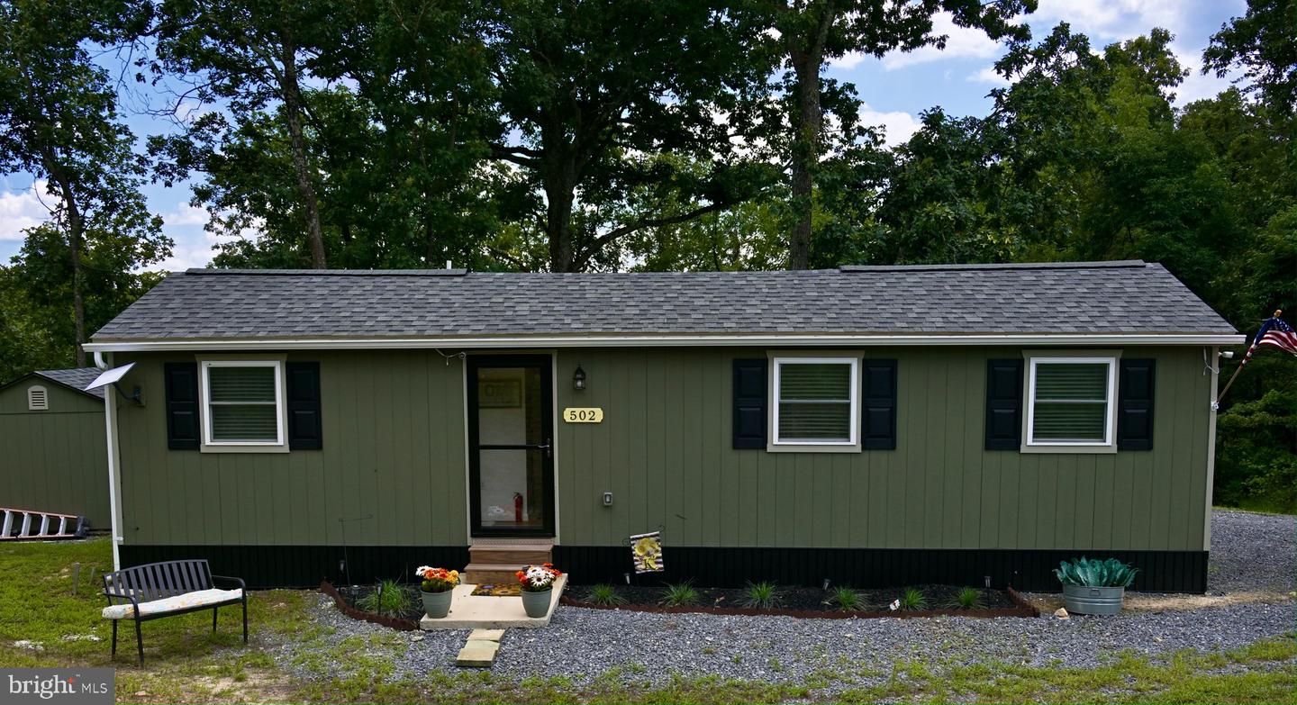502 White Pine Ln — photo