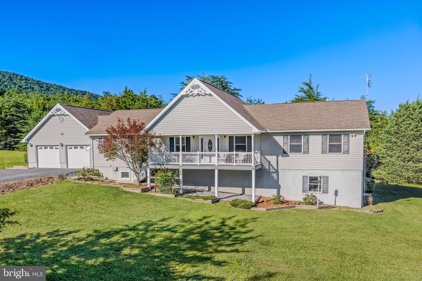 112 Monument Dr — photo