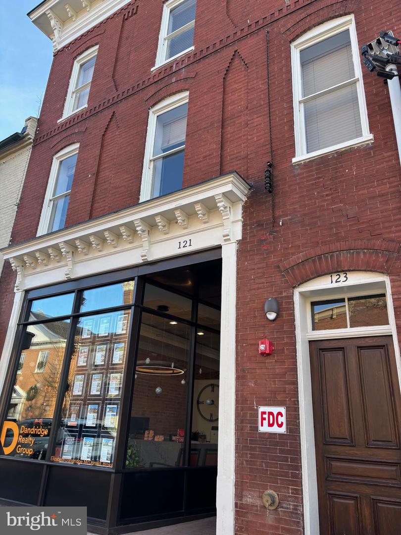 121 W Washington St #Suite 2B — photo