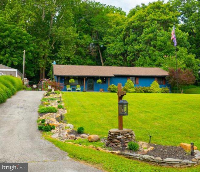 61 Natalie Ln — photo