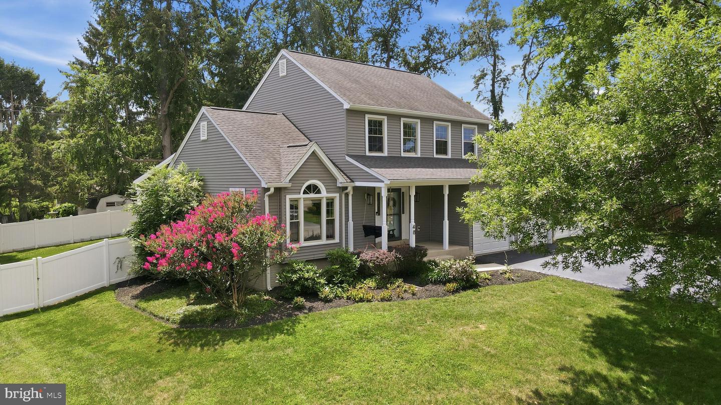 48 Fenway Dr — photo
