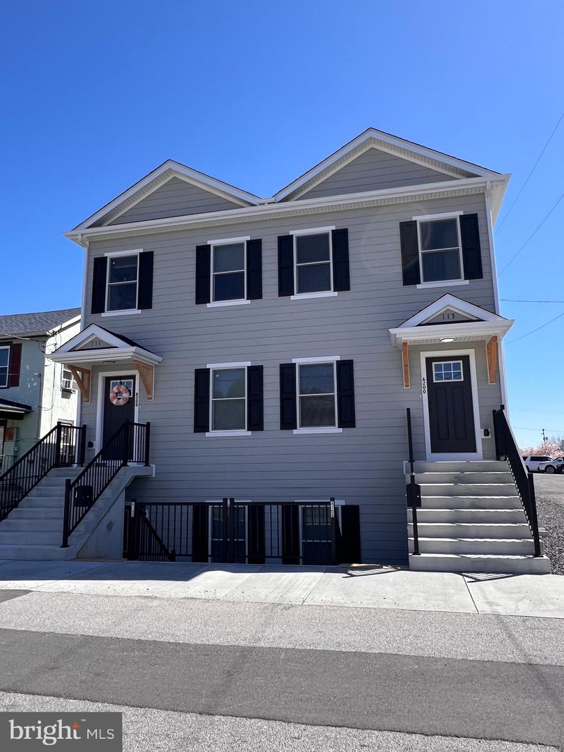 113 West North St #100 — photo