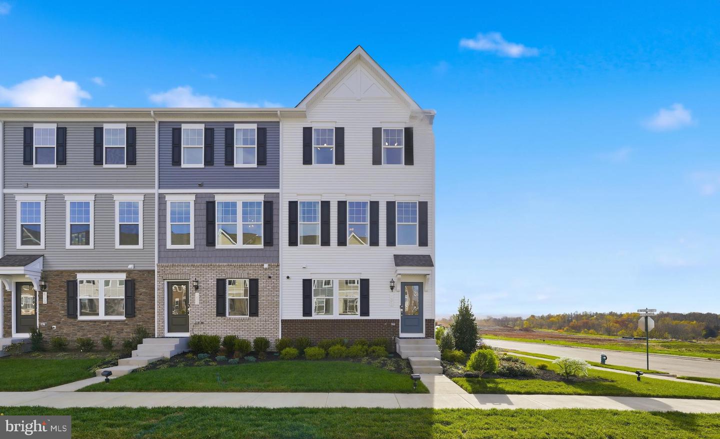 20 Democracy Mews #[478] — photo