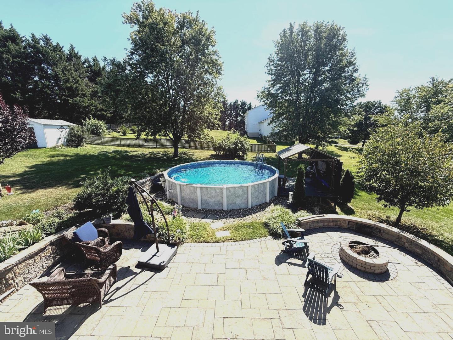 1011 Cloverdale Rd — photo