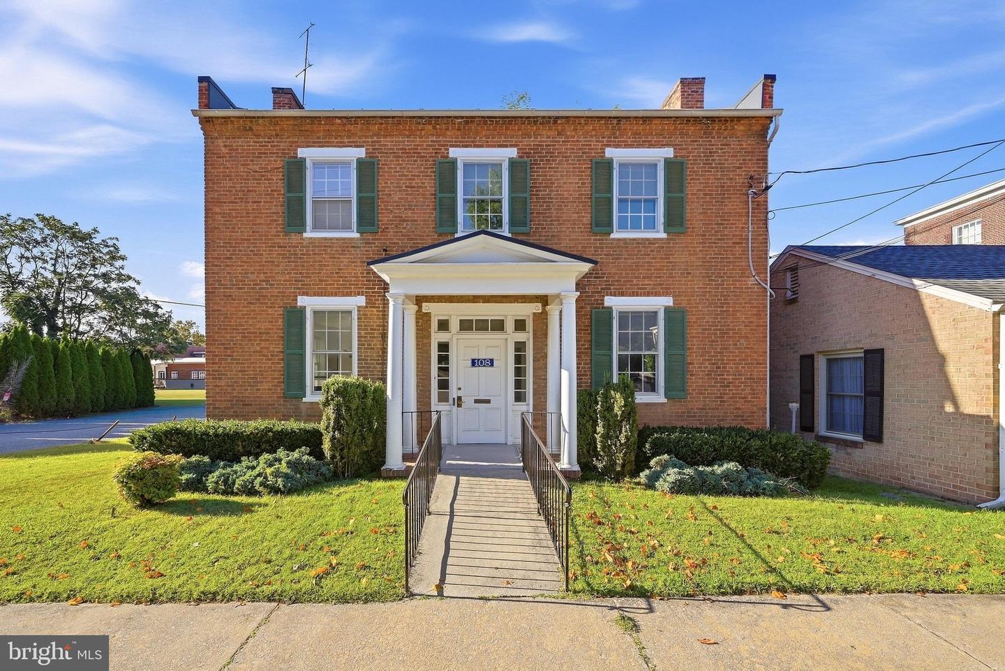 108 W Congress St — photo