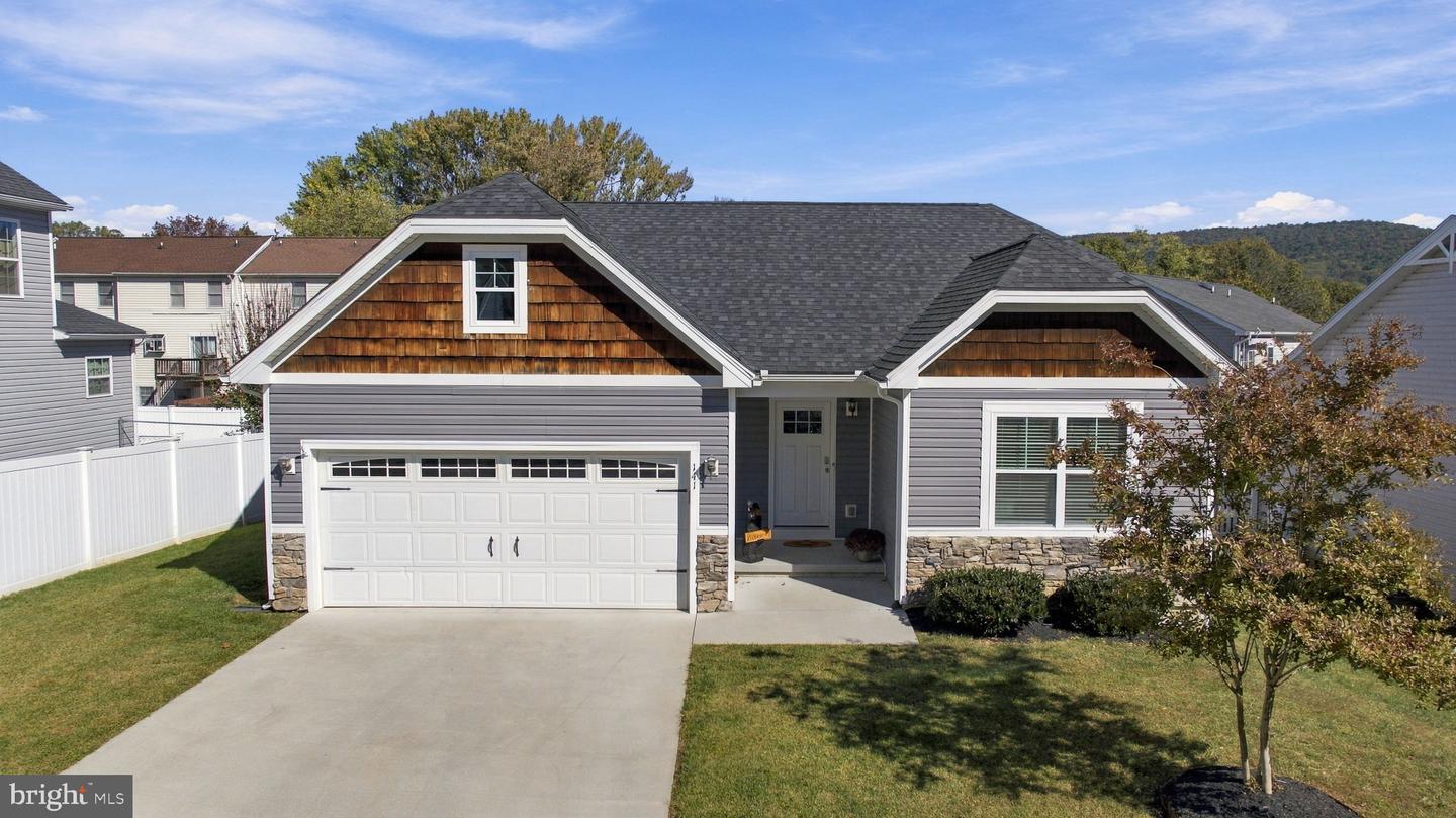 141 Village Cir — photo