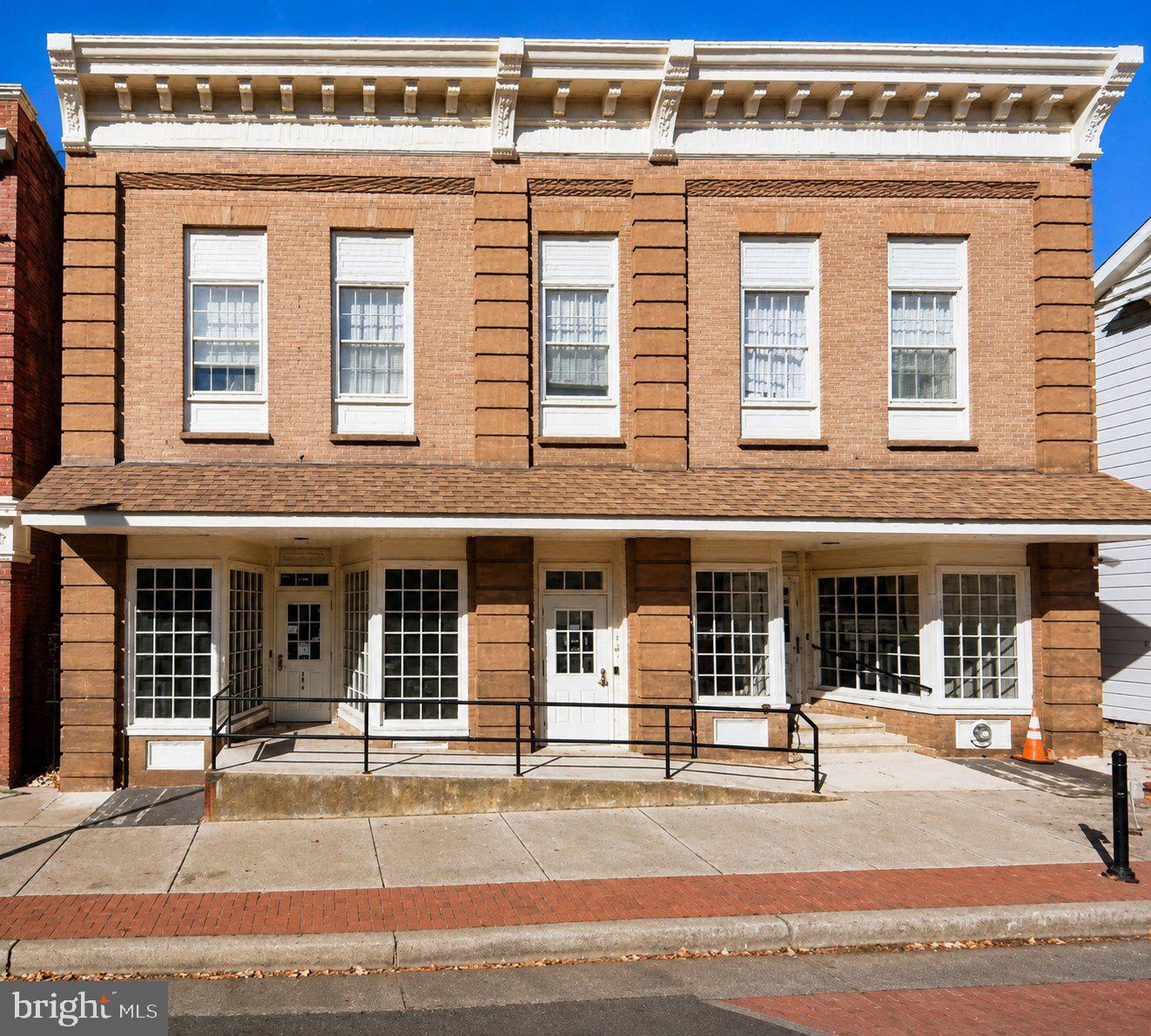 108 E Washington St — photo