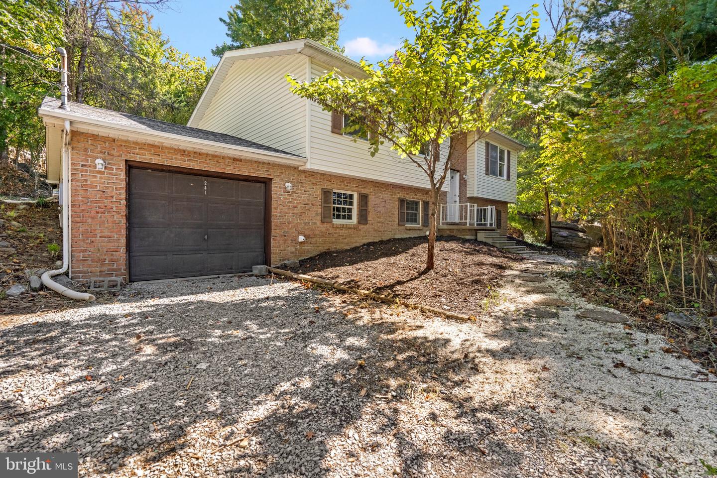 241 Thrush Ln — photo