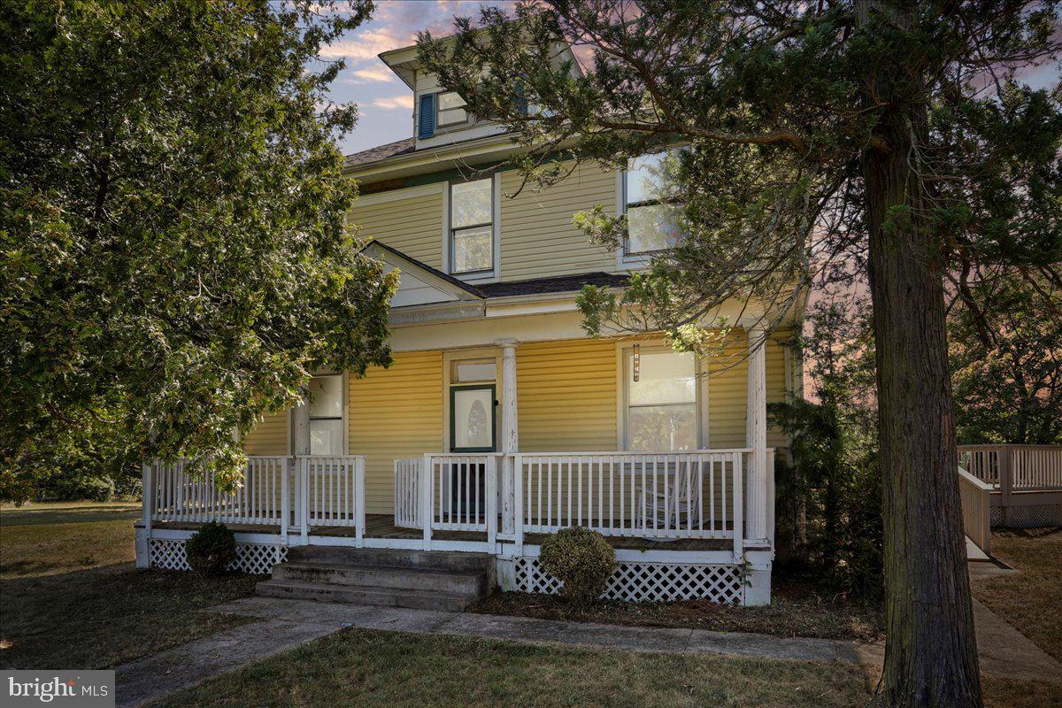1048 Fairview Dr — photo
