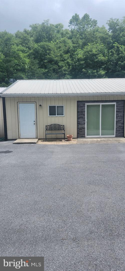 208 Barbeque Dr — photo