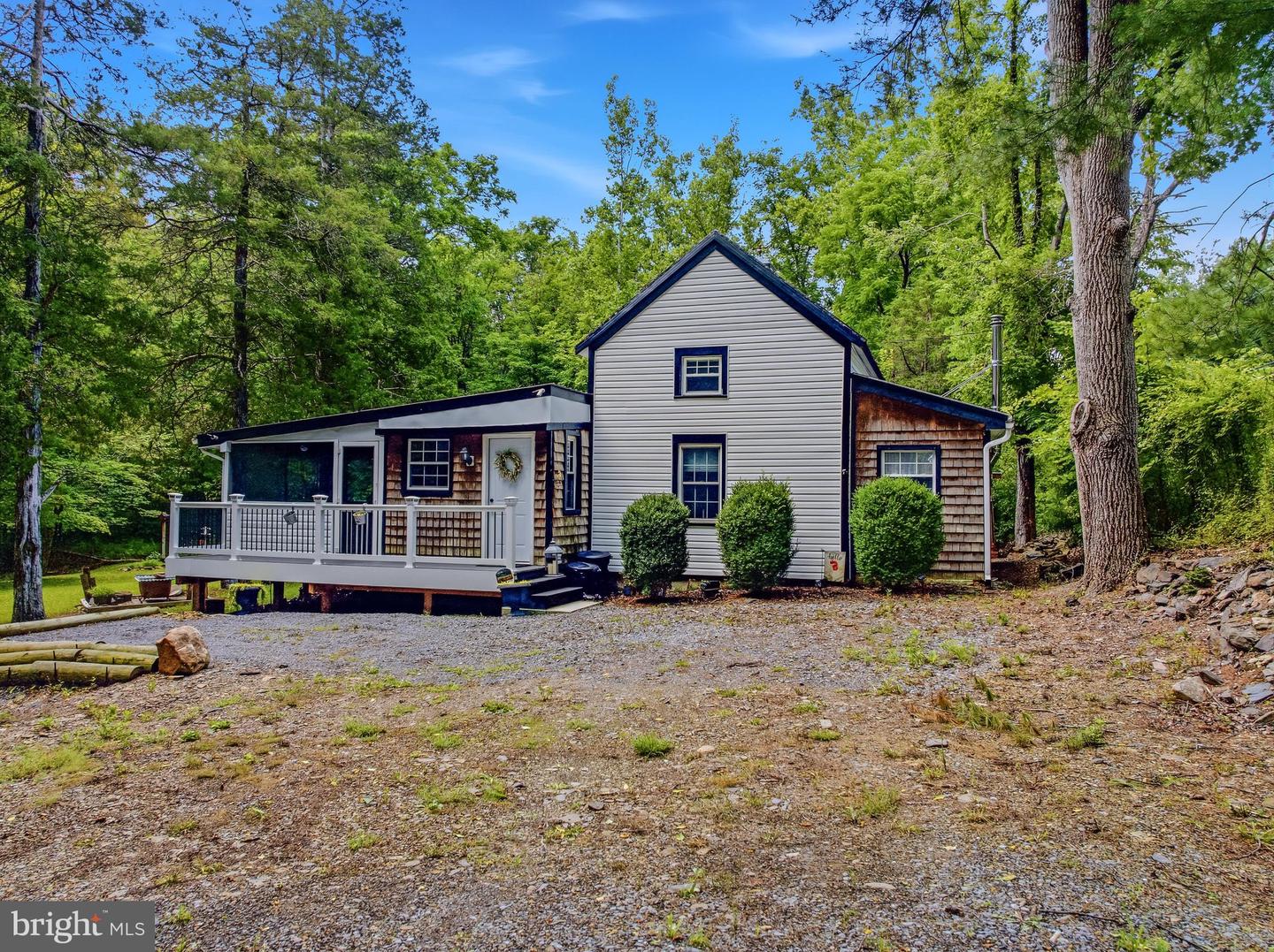 6485 Cacapon Rd — photo