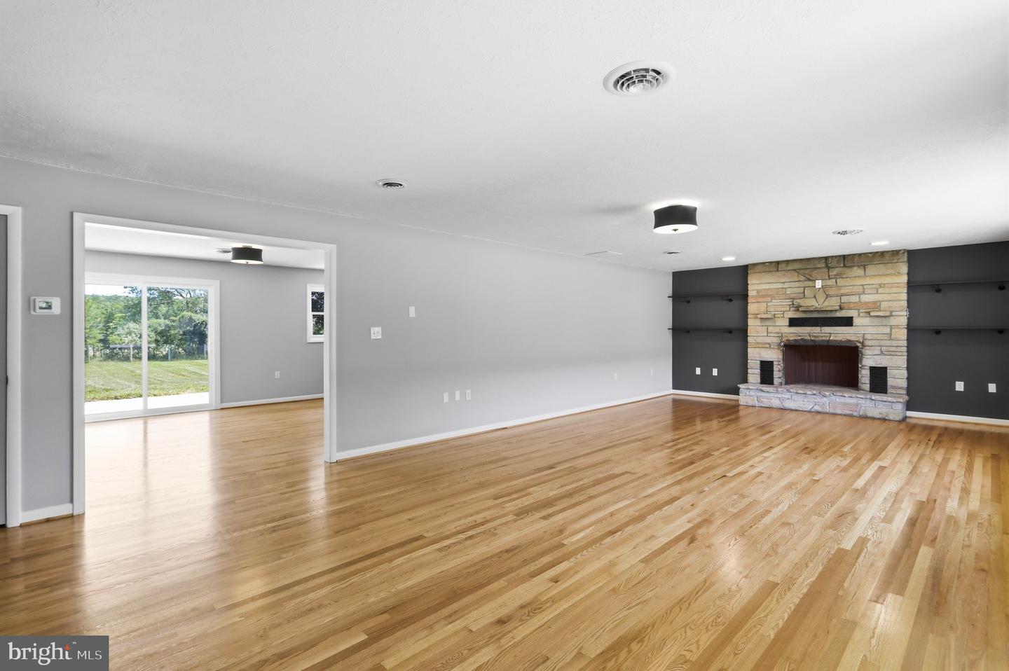 11195 Valley Rd — photo