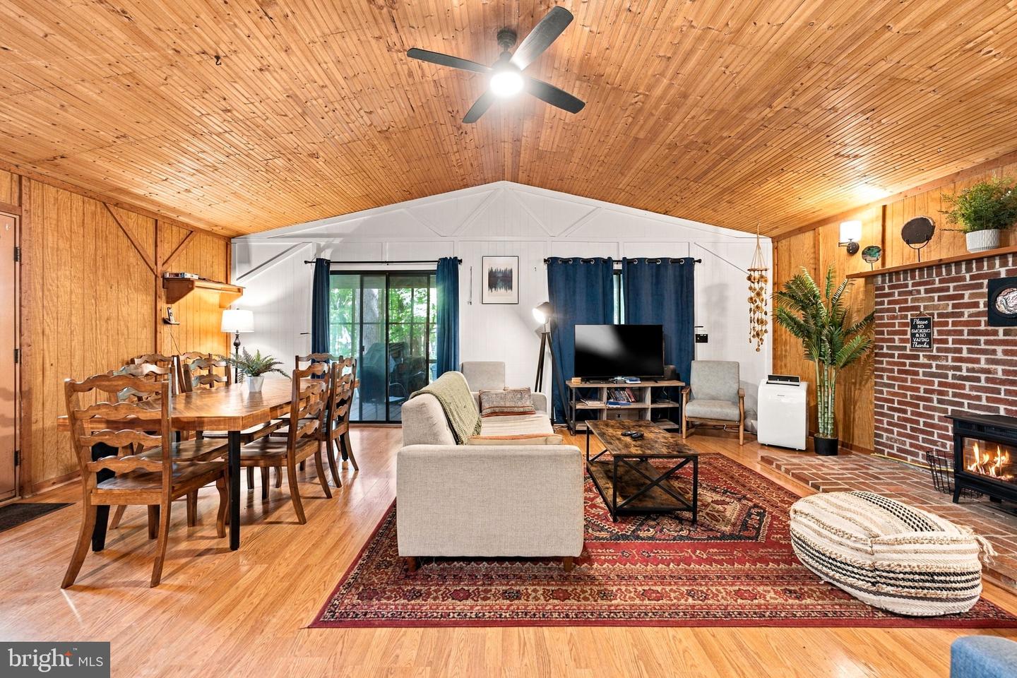 356 Razor Back Road, Great Cacapon, WV 25422 — photo 2