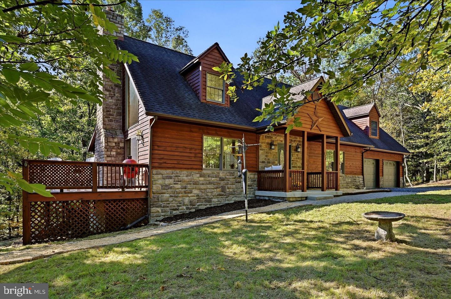 323 Colonial Dr — photo