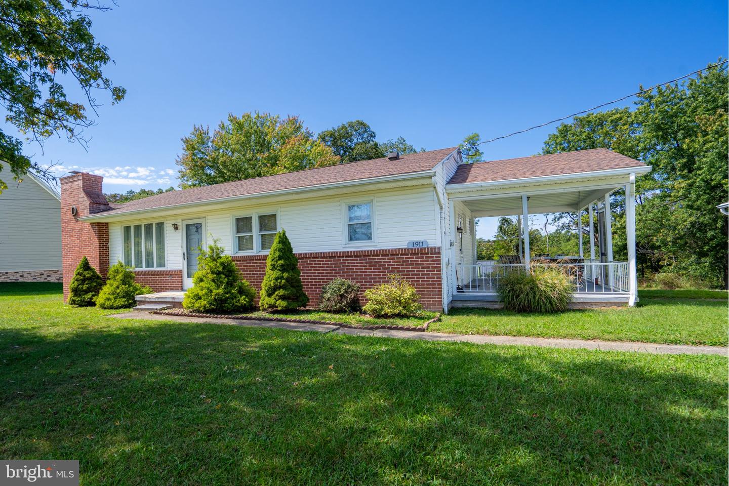 1911 Fairview Dr — photo