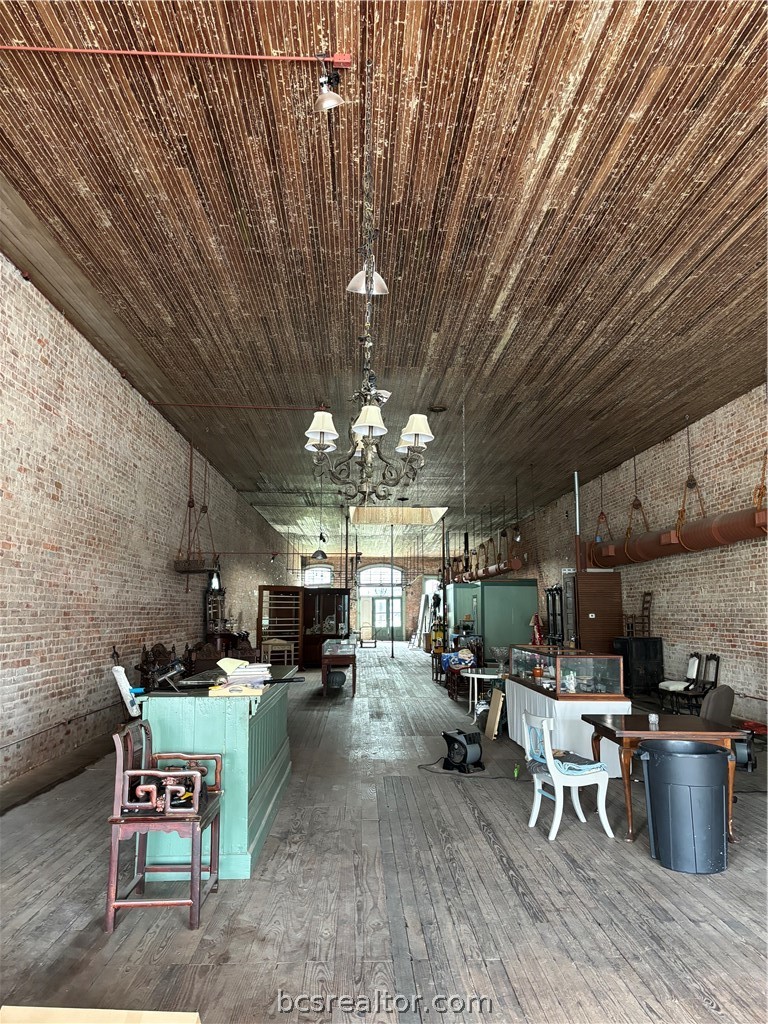 502 South Main Street Highway — photo