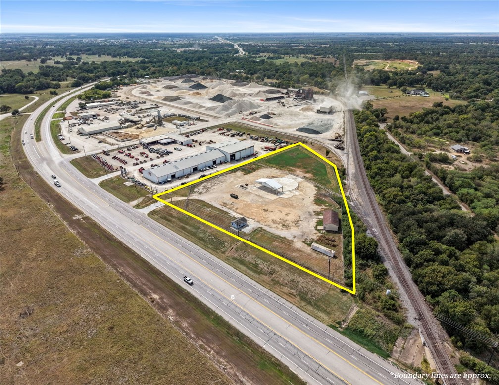 6232 W SH 21 — photo