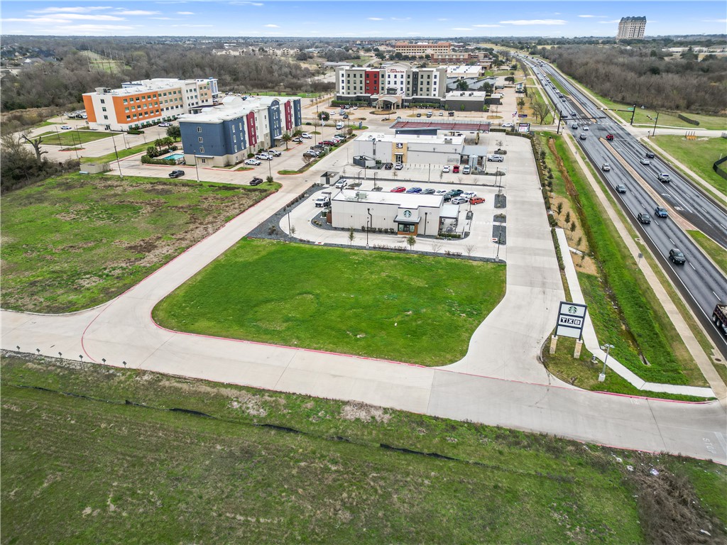 3047 University Dr — photo