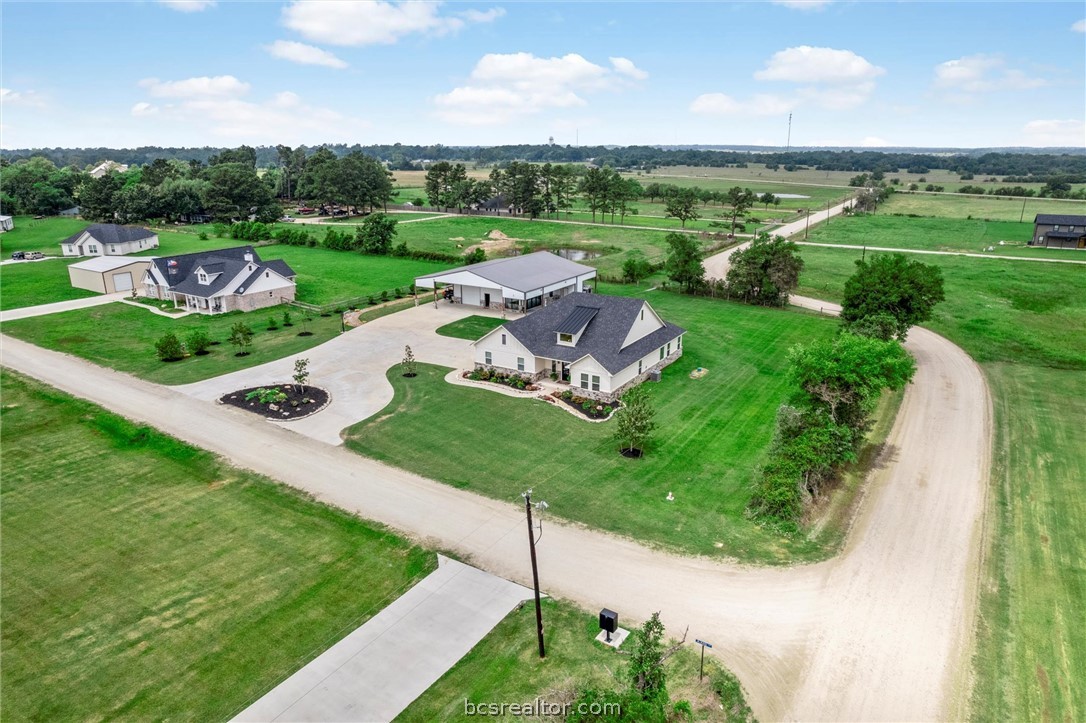 914 Axis Lane — photo