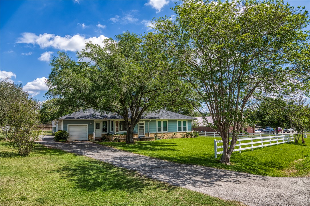 1524 Highway 159 — photo