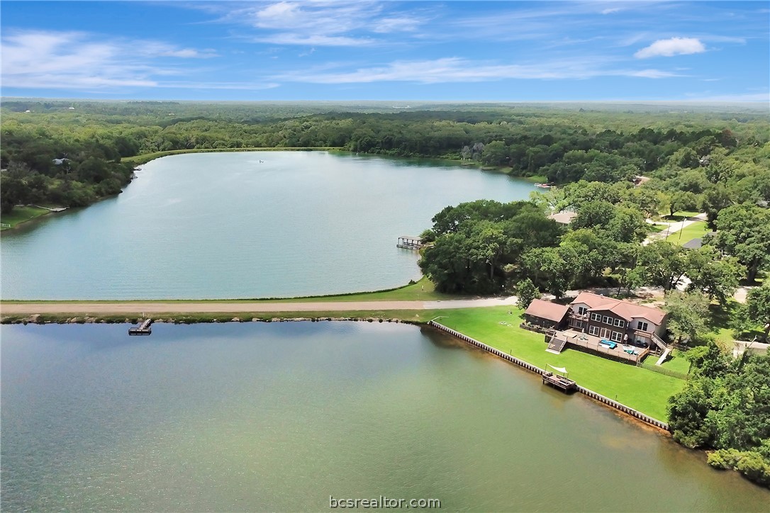 571 Lakeview Circle — photo