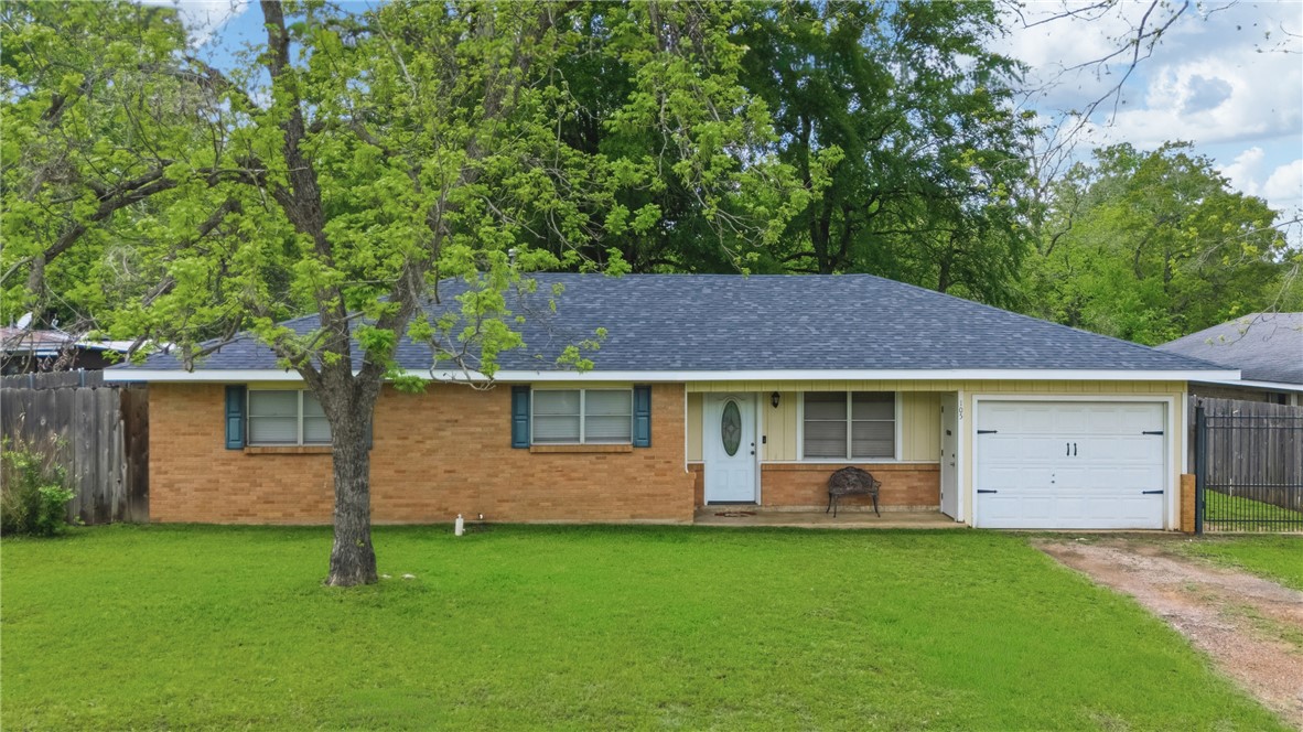 105 Lakeway Drive — photo