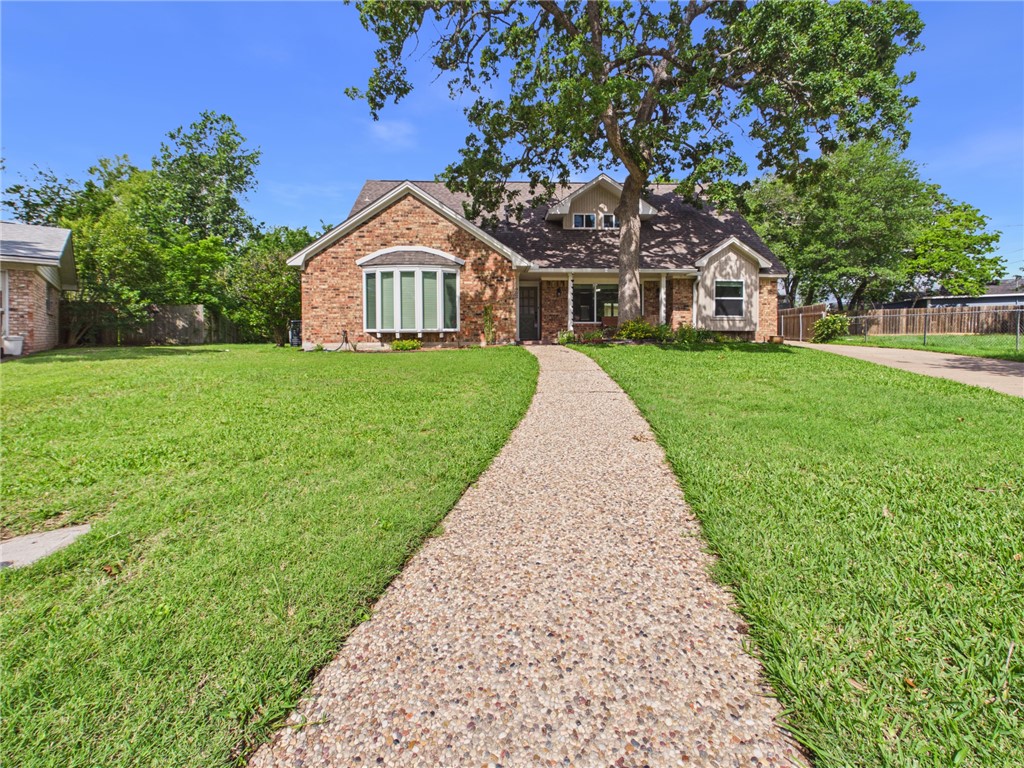 902 Briar Bend Court — photo