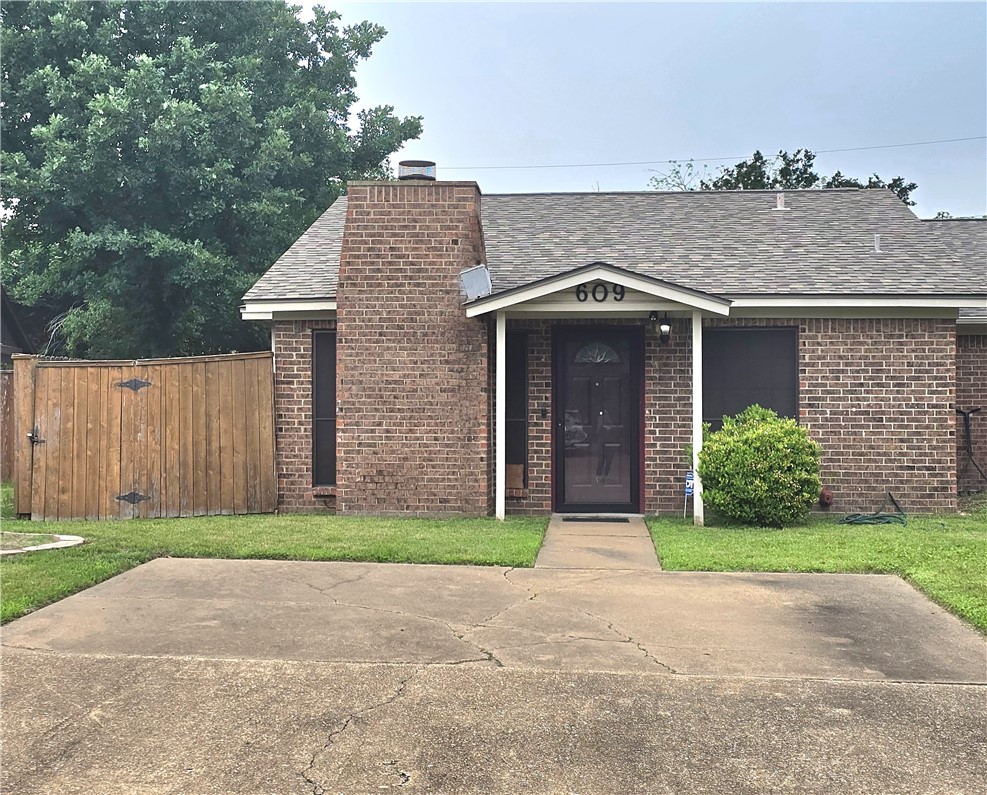 609 San Saba Court — photo