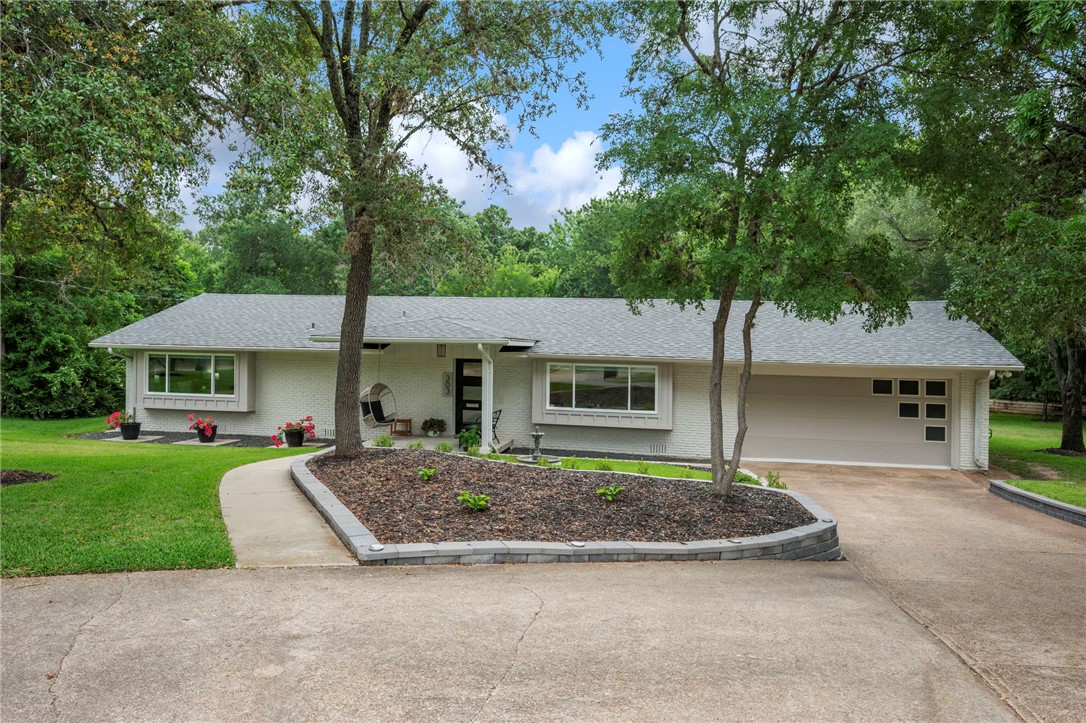 303 Brookside Drive E, Bryan, TX 77801 — photo 2