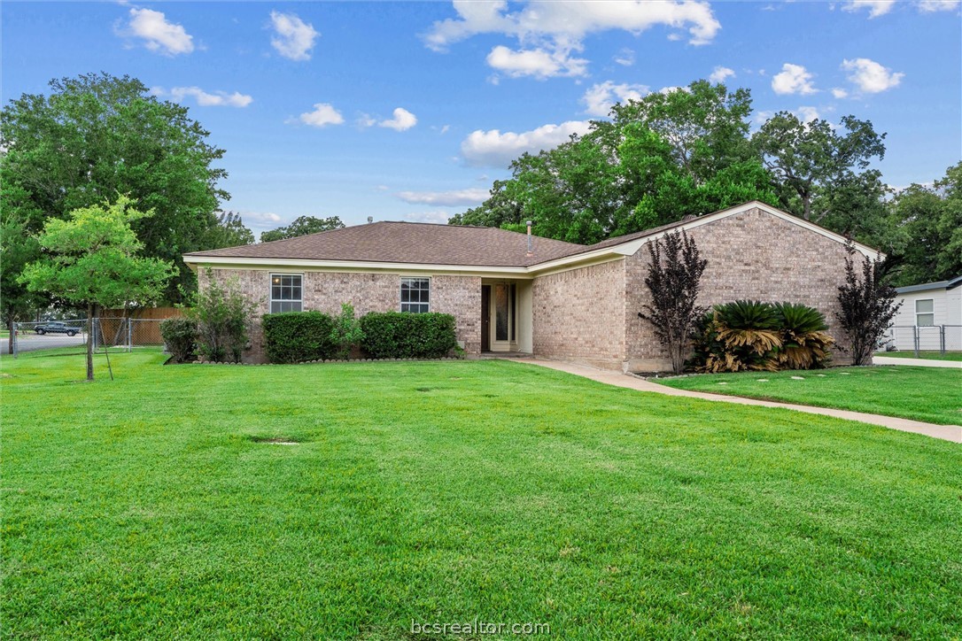 1201 Hawk Tree Drive — photo