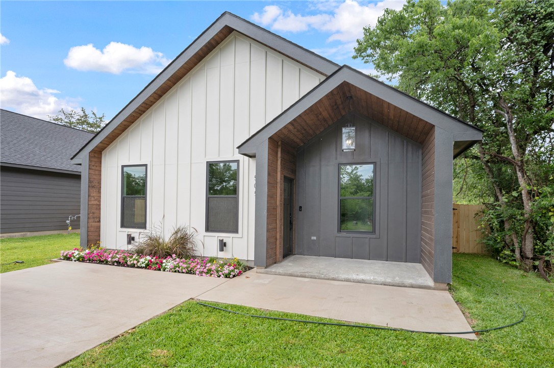 505 Legion Court — photo