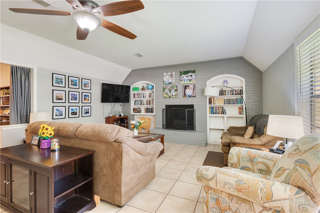 1818 Bee Creek Drive — photo